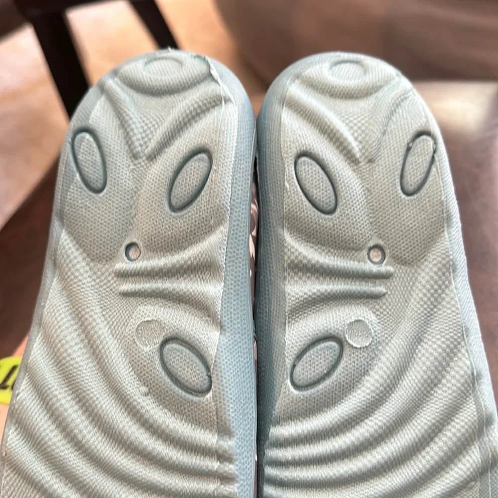 ZOOGS SHARK WATER SHOE/SANDALS: GRAY/BLUE: NEW WITH TAGS: SIZE 2